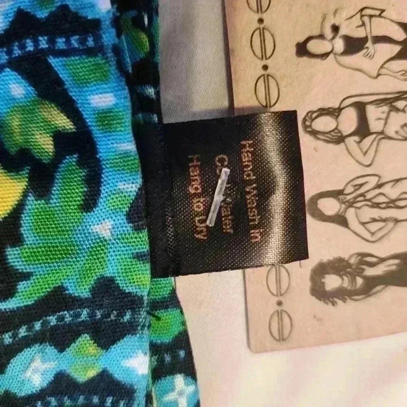 NWT Casual Movements Sarong Wrap. Green, blue elephants with fringe - Picture 4 of 11